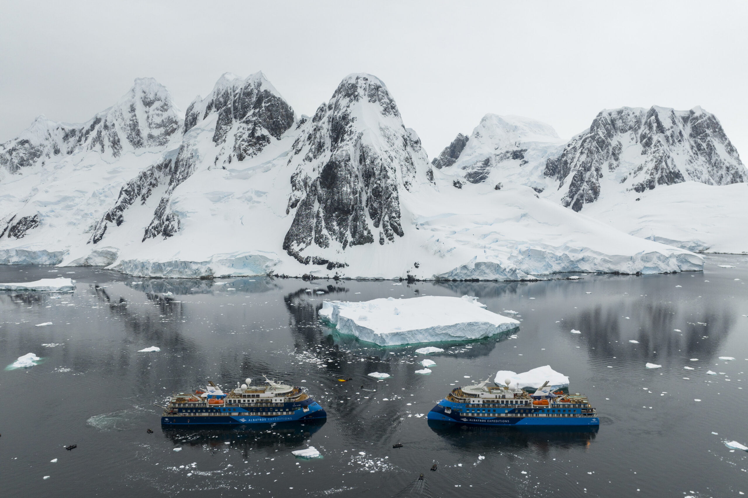 Albatros Expeditions makes history: the Ocean Victory and the Ocean Albatros unite in Antarctica