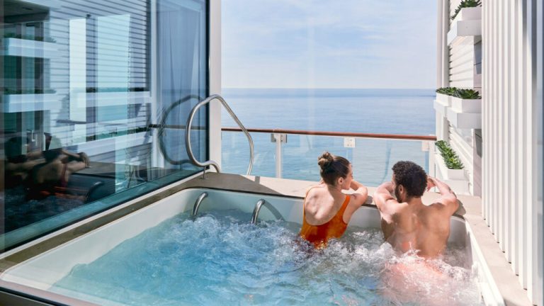 Romantic travel in NYC: Exploring jacuzzi suites for couples