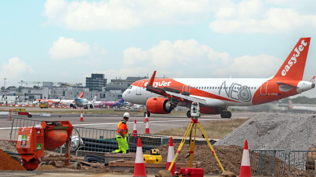 New London Gatwick taxiway to help reduce delays and cut aircraft emissions